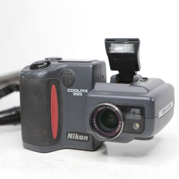 Vintage Nikon CoolPix 995 3.3MP Digital Camera Digicam Y2K Photography Travel - Picture 4 of 16